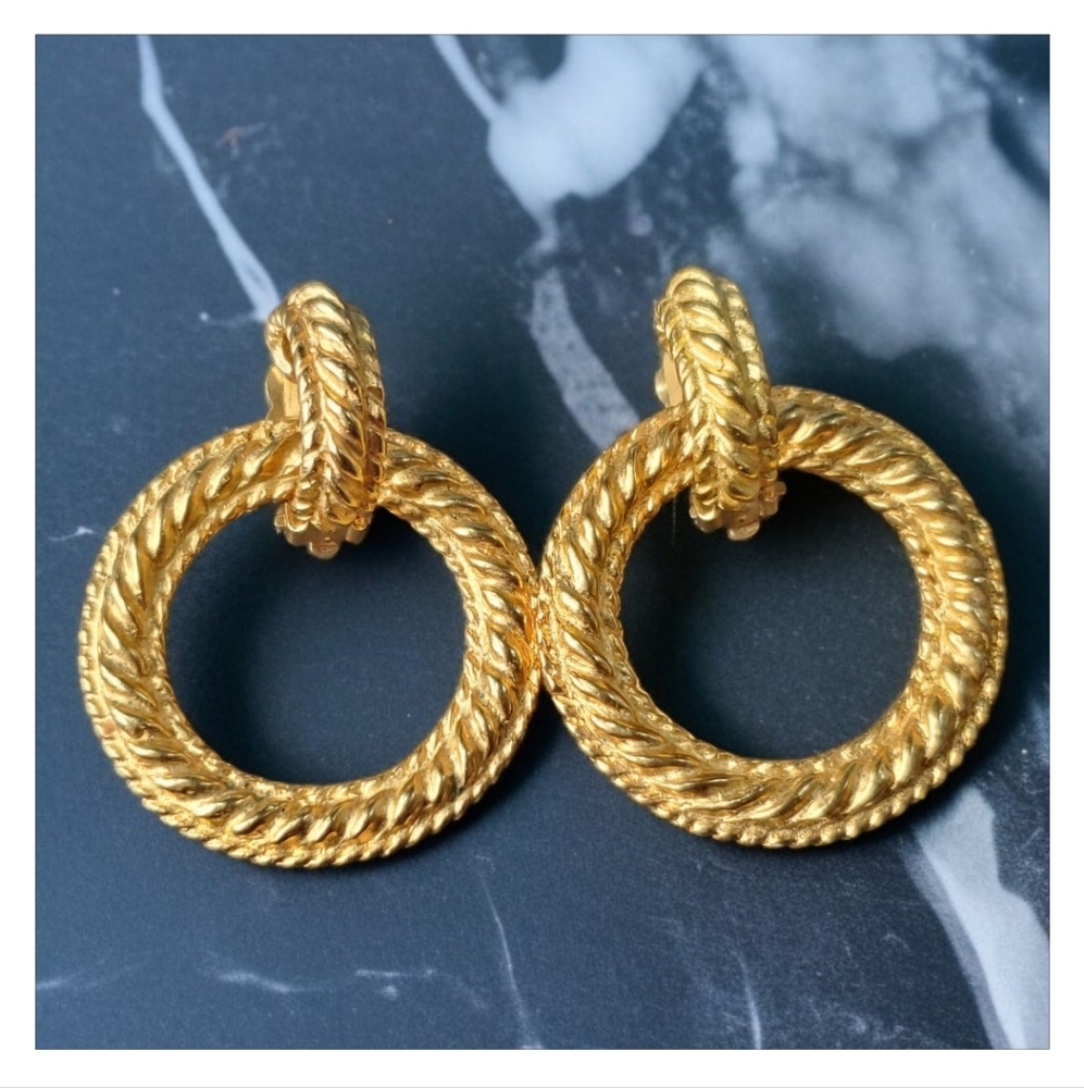 DEANNA HAMRO Vintage 80's 18k Gold Plated Big Byzantine Hoop Clip-on Earrings! - Picture 4 of 6